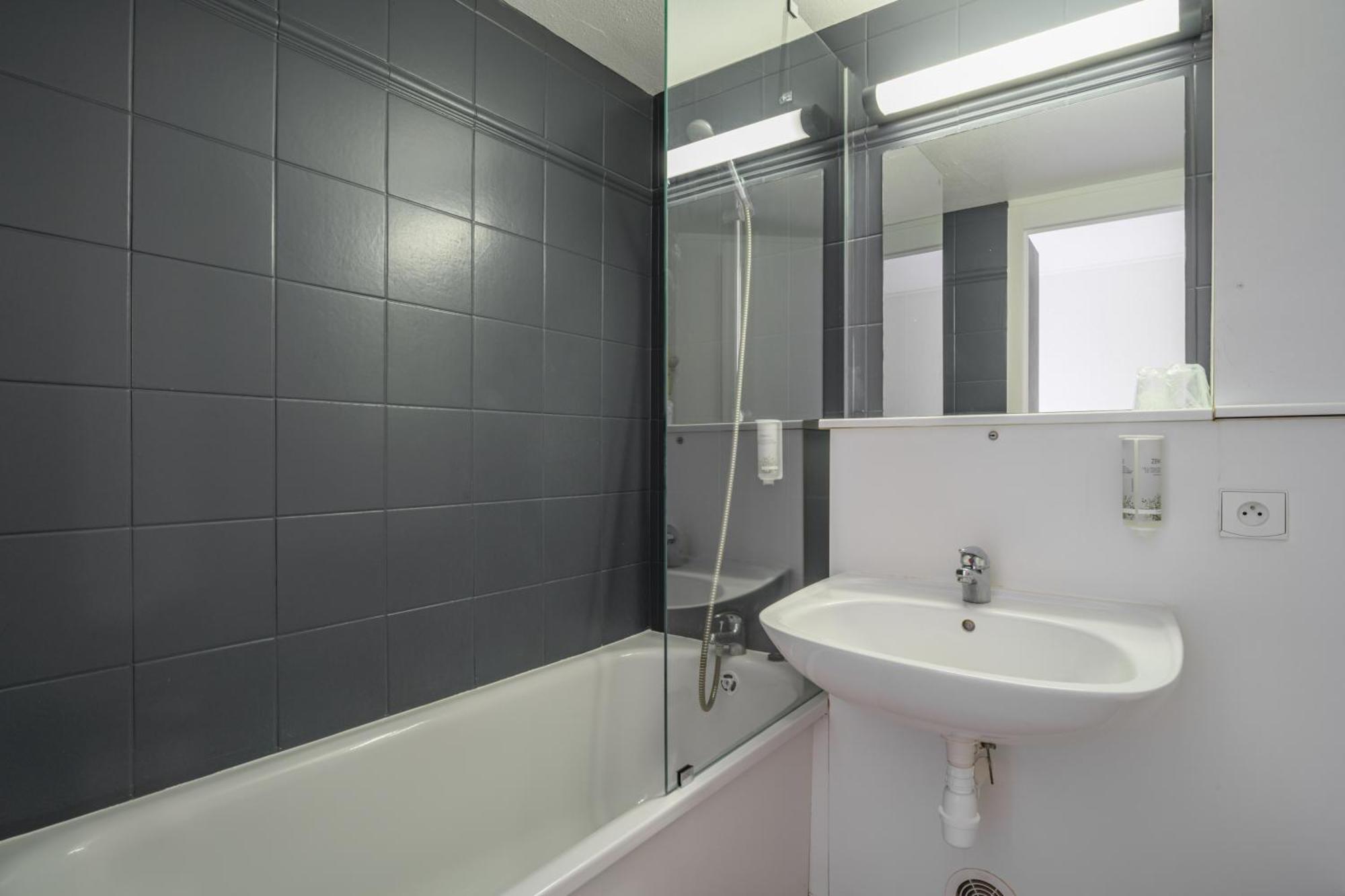 Brit Hotel Reims La Neuvillette Esterno foto